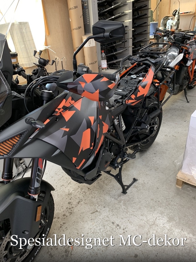 Spesialdesignet MC-dekor på motorsykkel