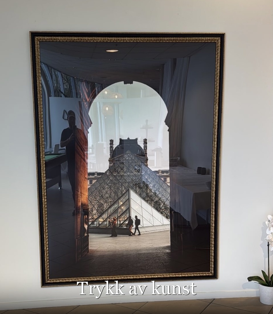 Storformat kunsttrykk – Louvre-motiv i naturlige farger