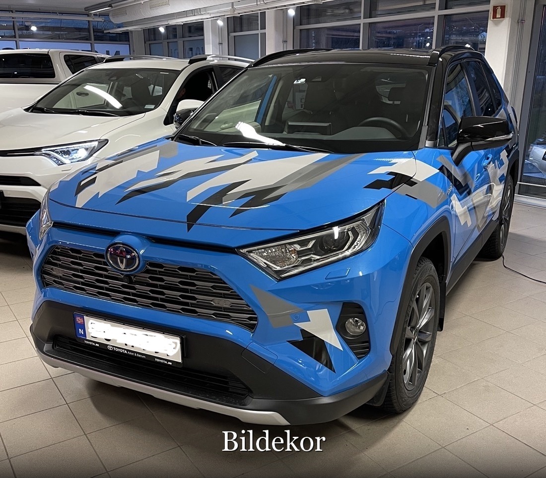 Bildekor med grafisk mønster på bil