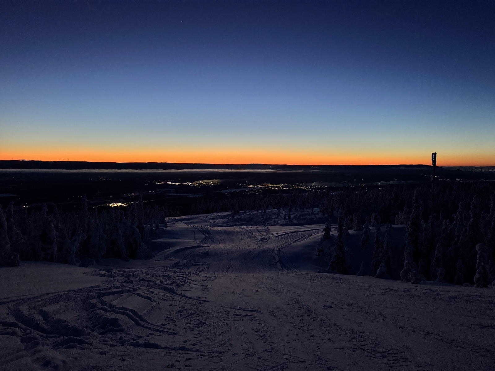 Blå time vinter – dronefoto